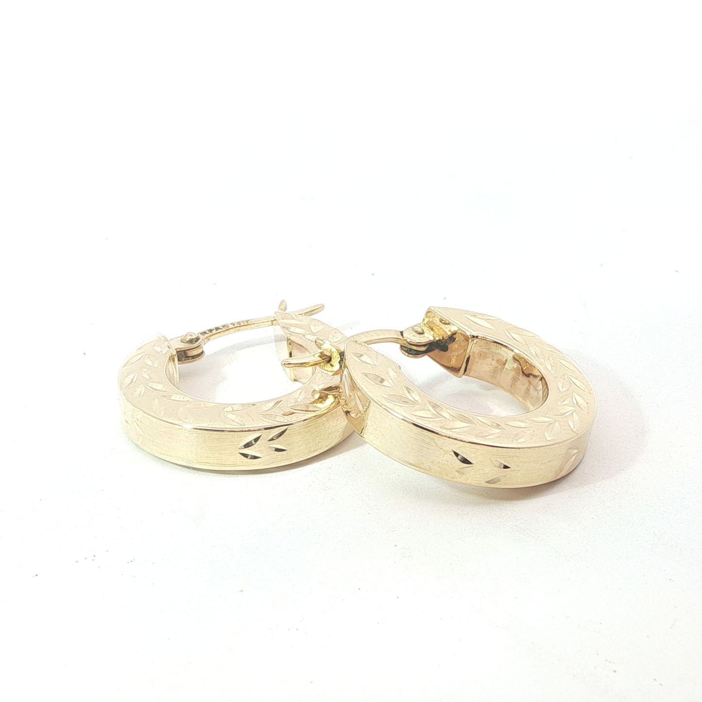 P. Creolen Gelbgold 585 / 14 Karat L: 18 mm Nr. 6768