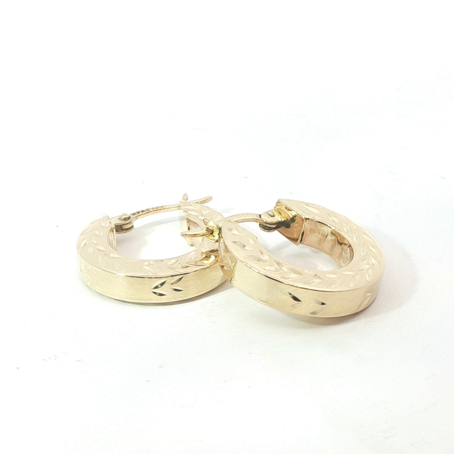 P. Creolen Gelbgold 585 / 14 Karat L: 18 mm Nr. 6768