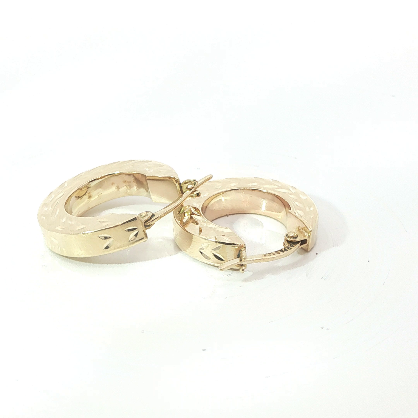 P. Creolen Gelbgold 585 / 14 Karat L: 18 mm Nr. 6768