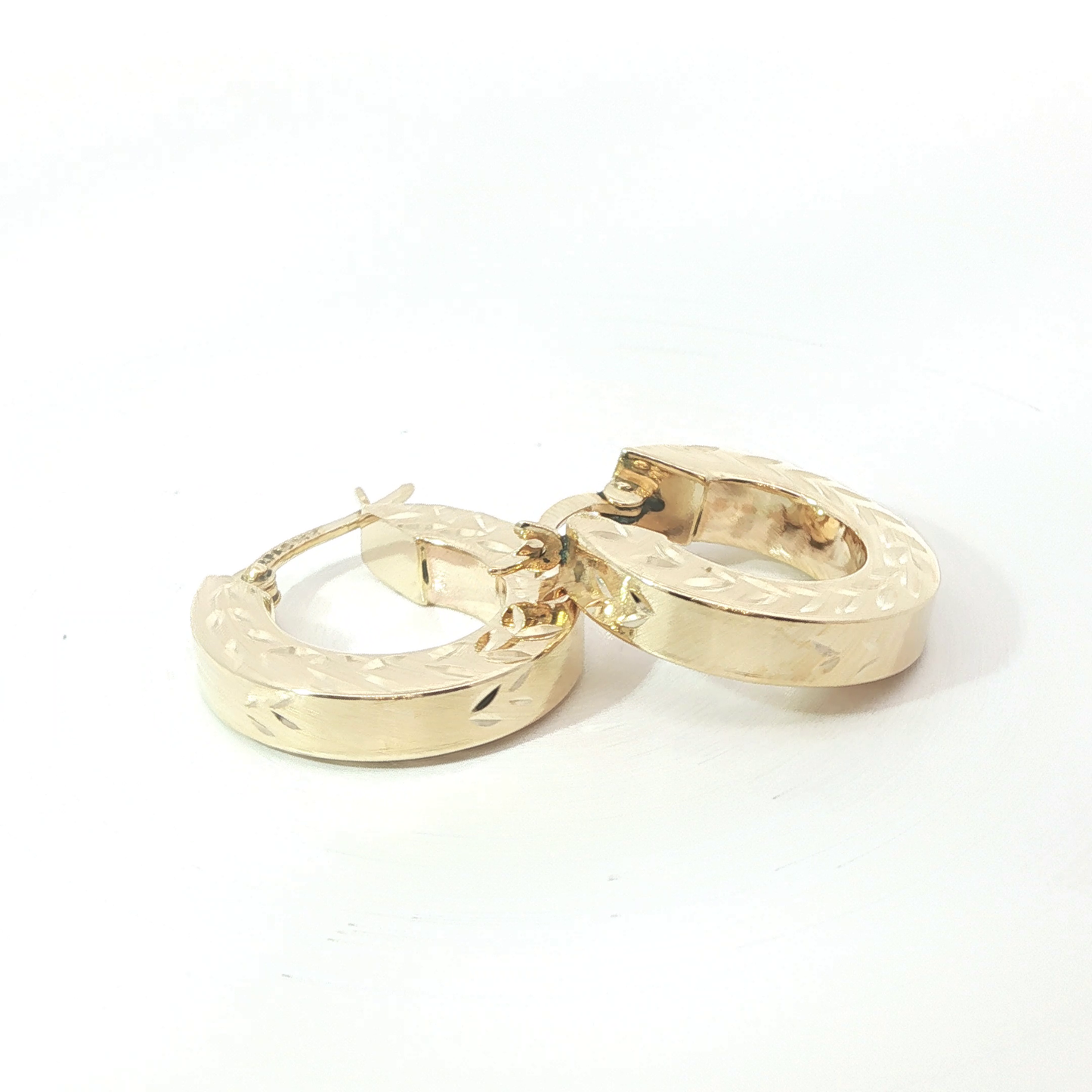 P. Creolen Gelbgold 585 / 14 Karat L: 18 mm Nr. 6768