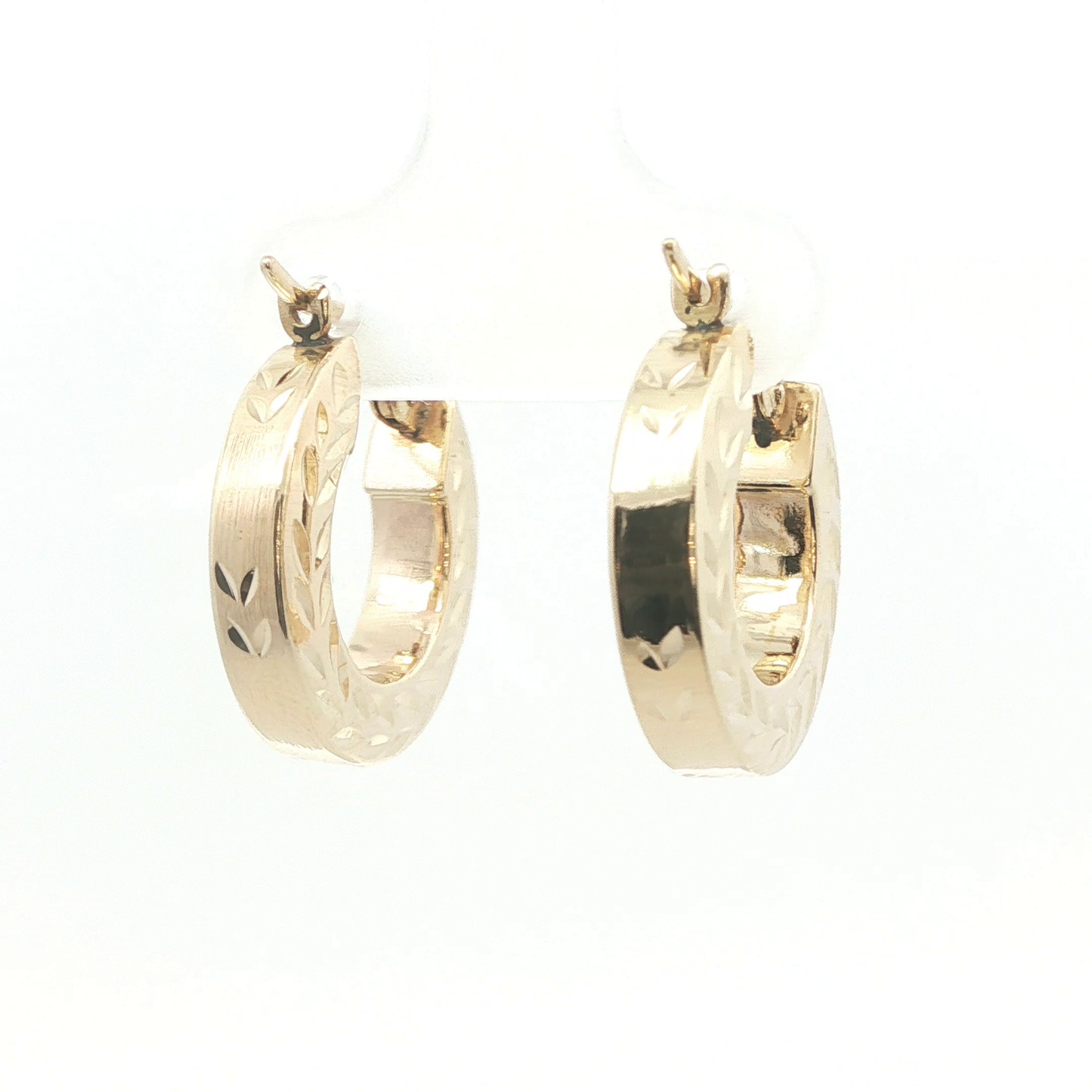 P. Creolen Gelbgold 585 / 14 Karat L: 18 mm Nr. 6768